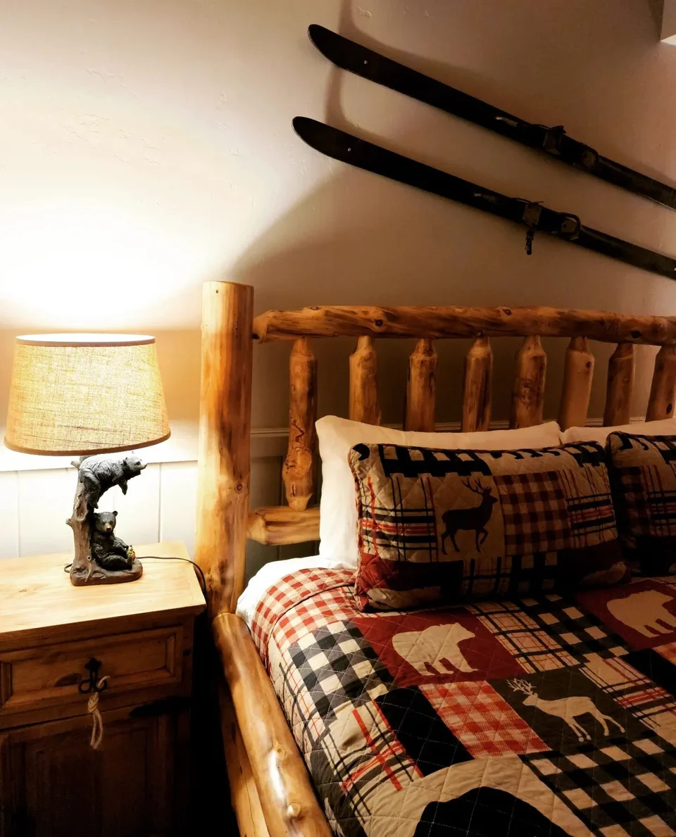 Need a last minute cabin vacation to Lake Tahoe to enjoy all the fresh snow that recently dropped? We have a few days available this week and the next. Link to book in our bio.

#laketahoe #laketahoecabin #tahoesouth #visittahoe #laketahoevacationren